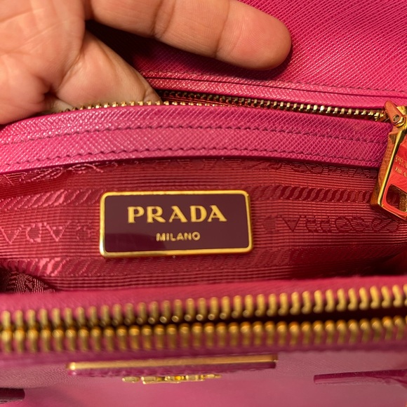 ๐PRADA Saffiano Lux FUXIA two way bag๐ - Picture 4 of 17